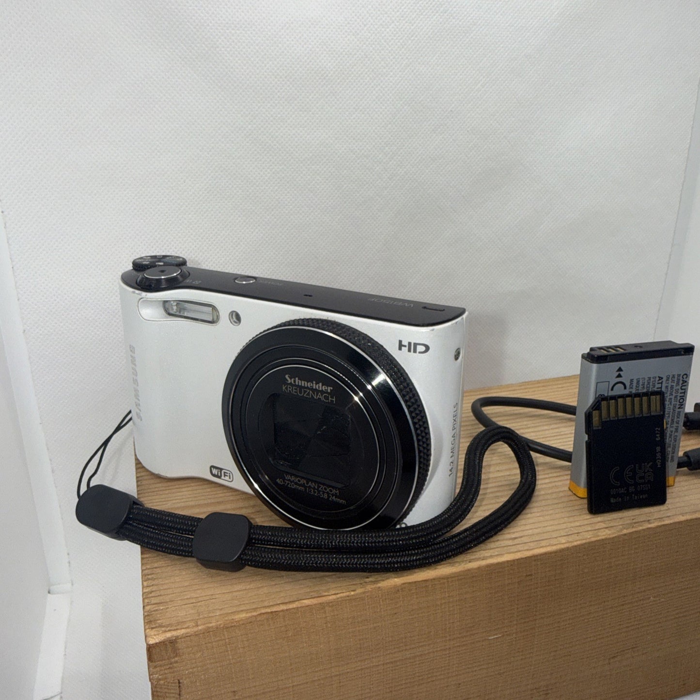 Samsung WB150F 14.2MP Digital Camera Tested *Minor Damage* + Accessories