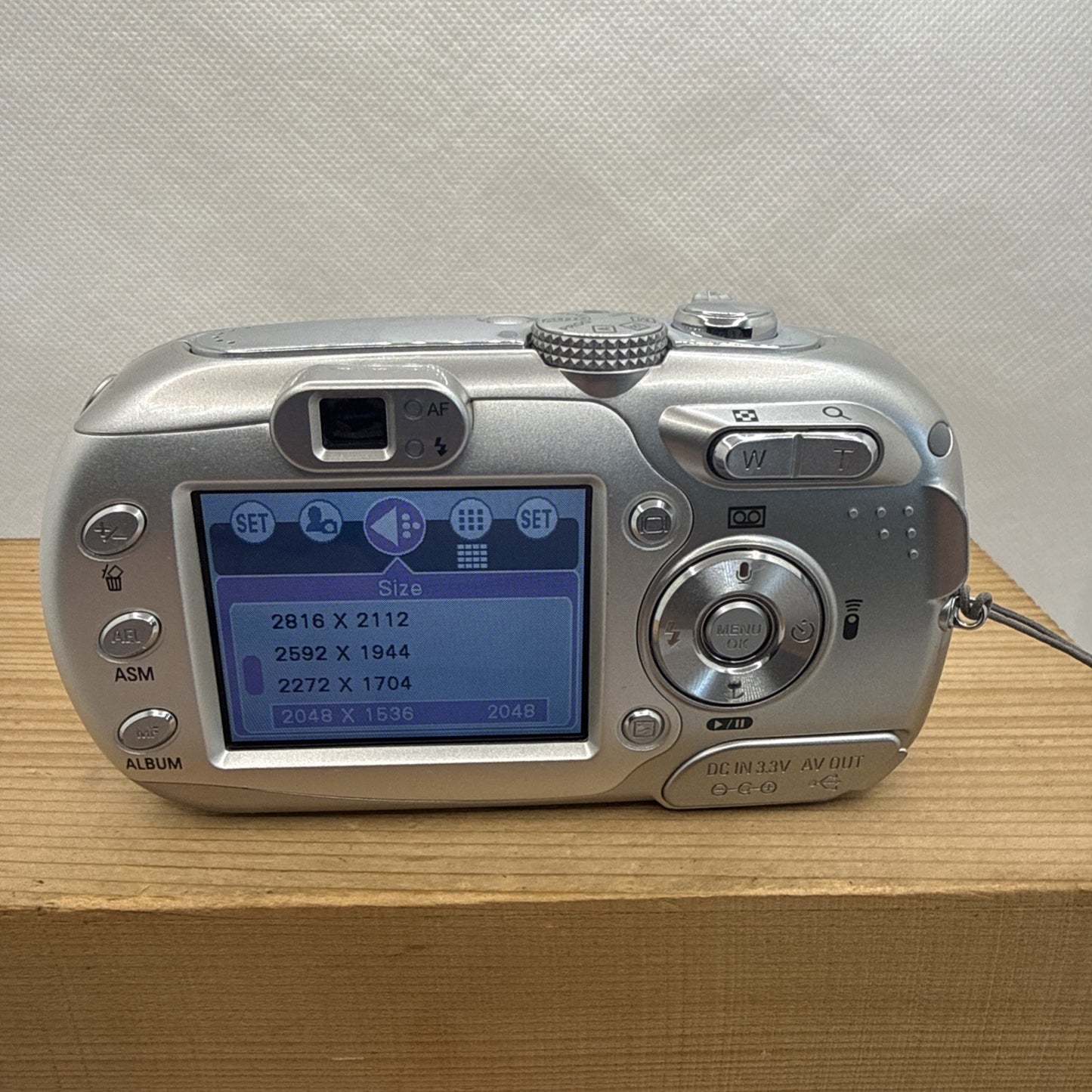 Samsung Digimax V700 Digital Camera 7.1MP Tested + Charger Battery 2GB SD Card