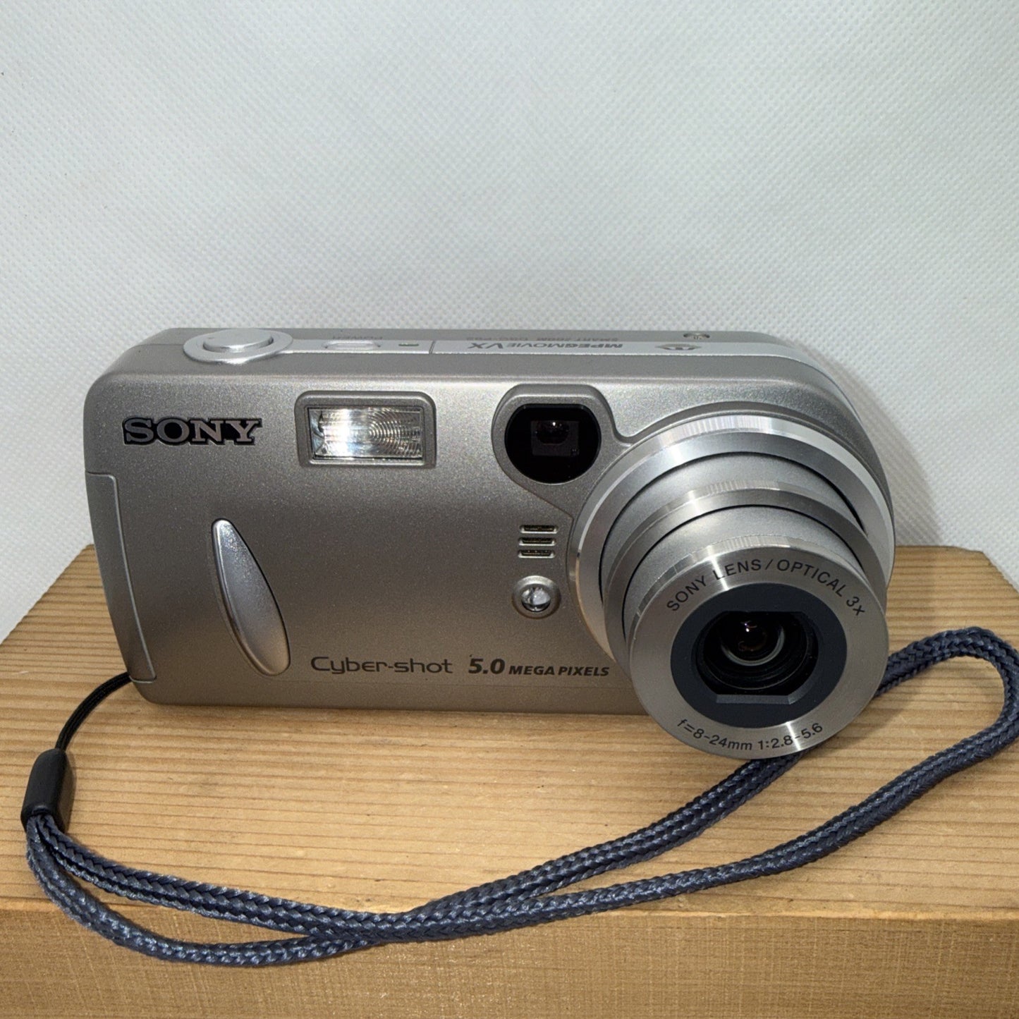 Sony Cybershot DSC-P92 5MP Digital Camera Retro Y2K Vintage VGC + Accessories2