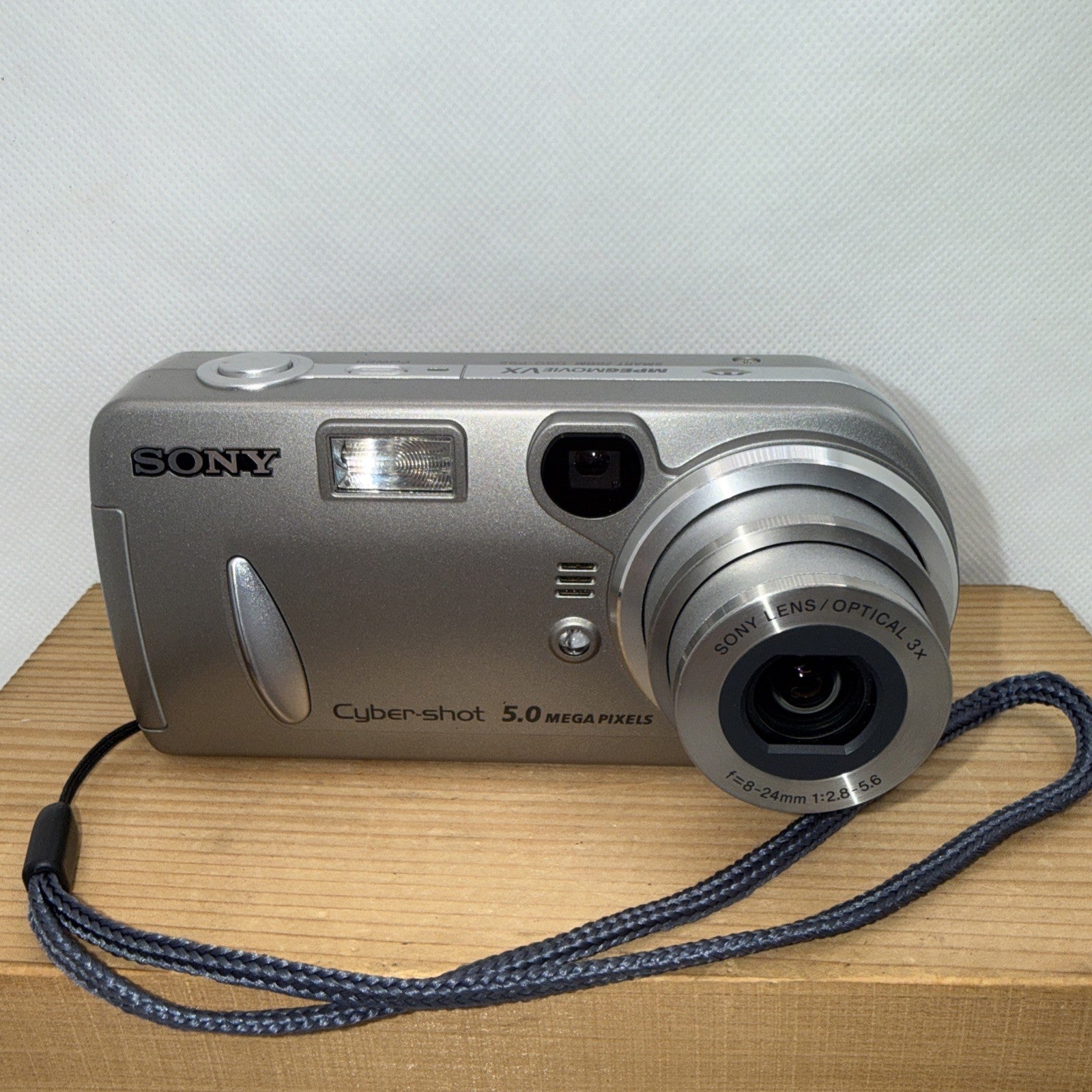 Sony Cybershot DSC-P92 5MP Digital Camera Retro Y2K Vintage VGC + Accessories2