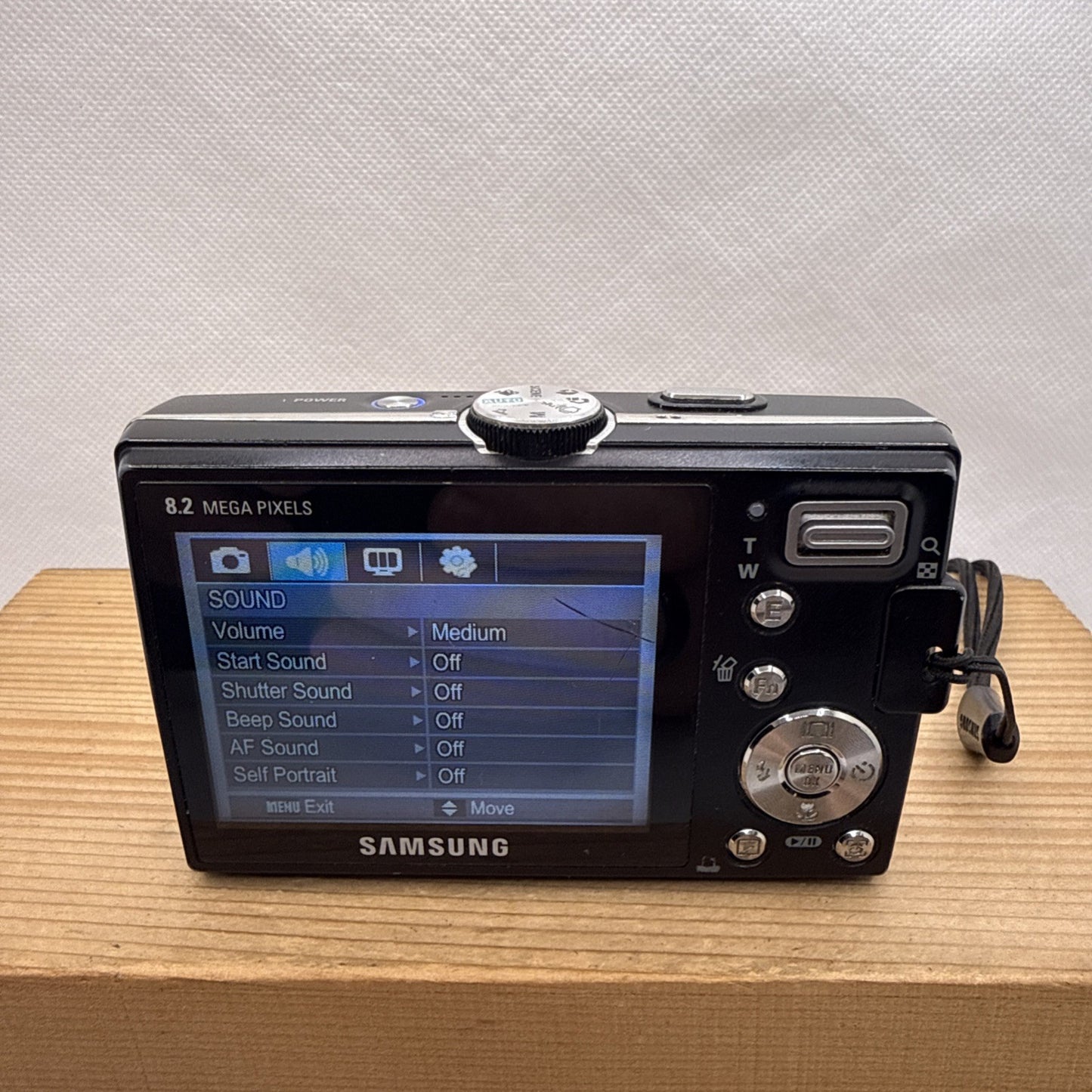 Samsung L100 8.2MP Digital Camera Tested *Minor damage + Charger Battery 4GB