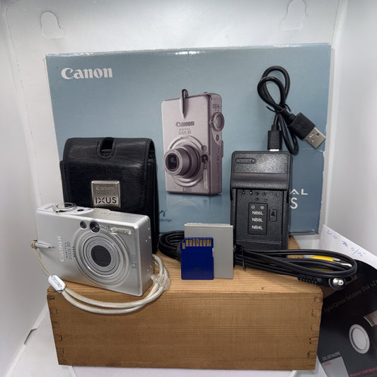 Canon Digital Camera IXUS 30 3.2MP Tested Boxed Plus Charger Battery Case SD VGC0