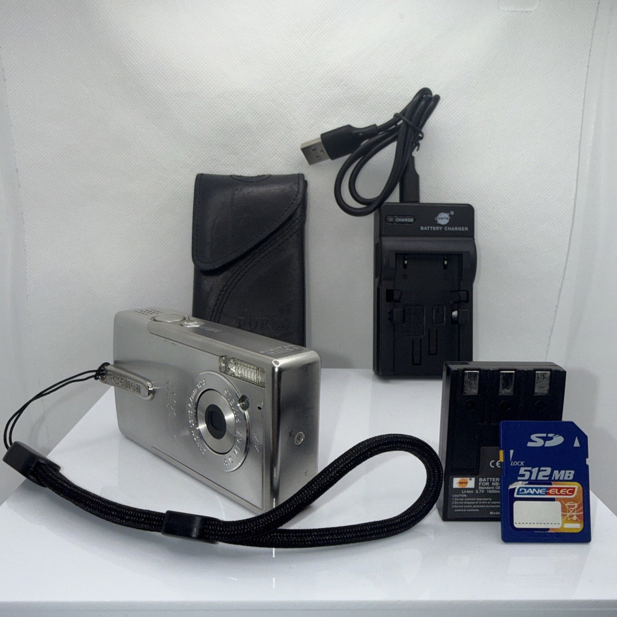 Digital Camera Canon IXUS i 4MP Compact Tested + Charger Battery SD Card & Case
