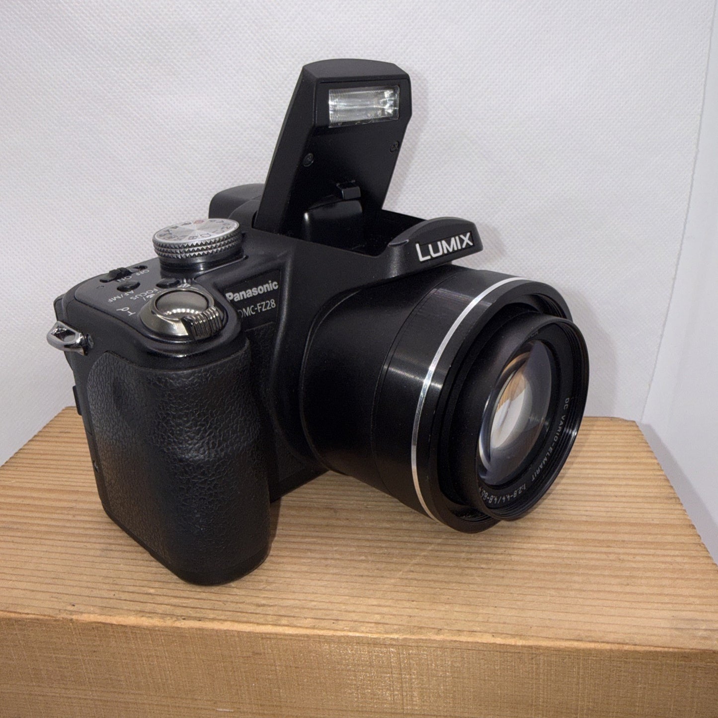 Panasonic Lumix DMC-FZ28 10MP Digital Bridge Camera Tested + Charger Battery 4GB