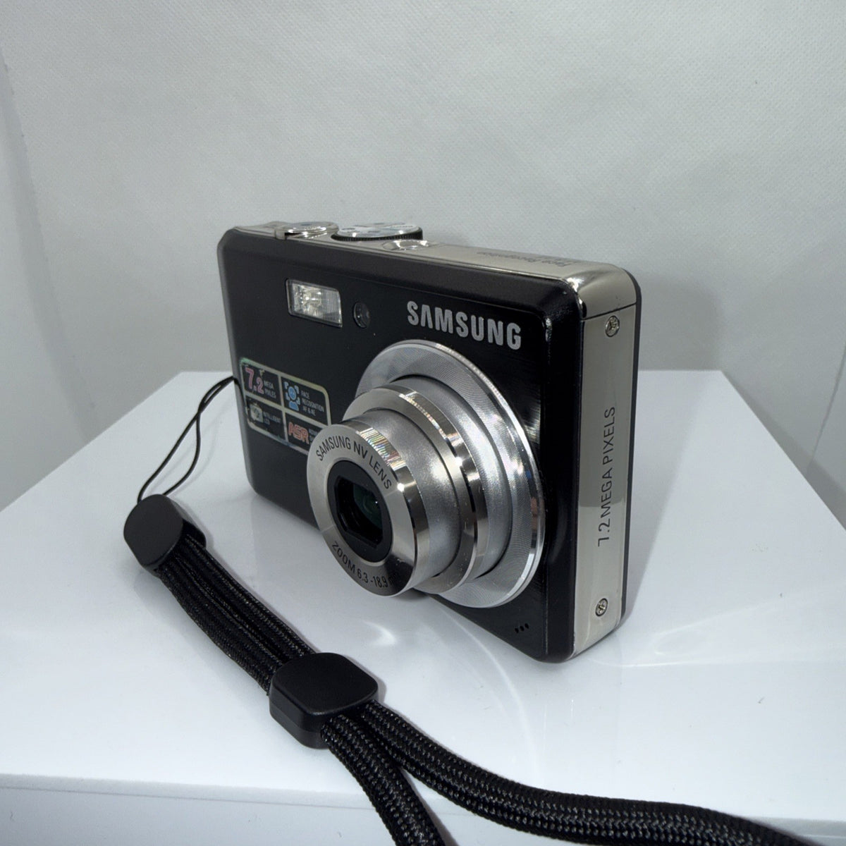 Samsung L735 7.2MP Digital Camera Tested *Minor Screen Issue* + Accessories 4GB