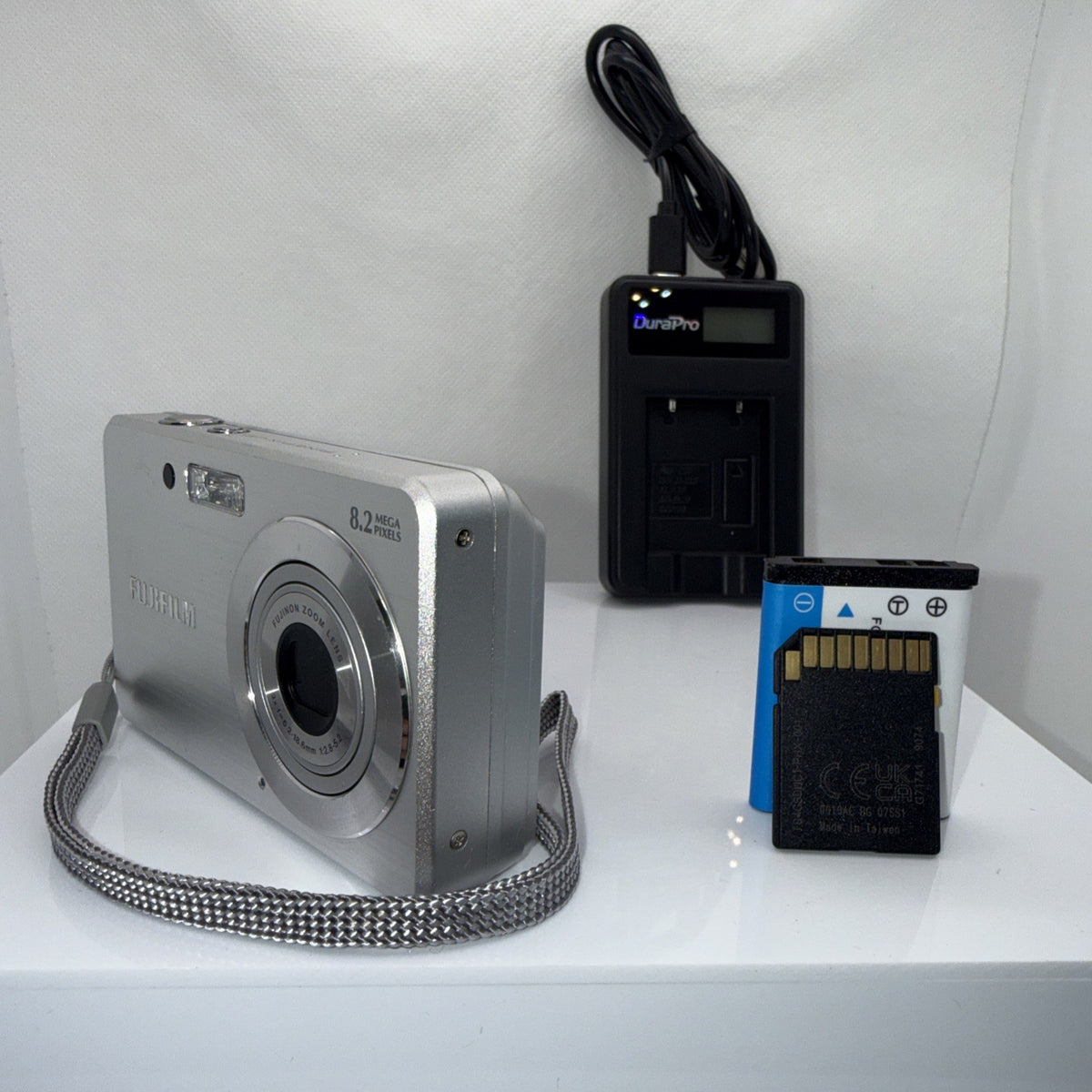 Fujifilm FinePix J10 8.2MP Digital Camera + Charger Battery 8GB SD Card Working