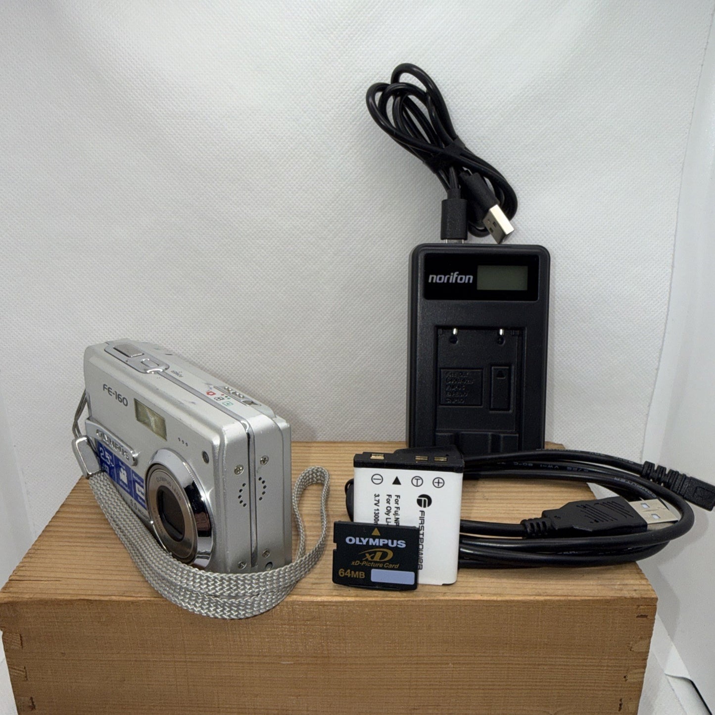 Y2K OLYMPUS FE-160 6MP Digital Camera Tested + Charger Battery XD Card & Cable