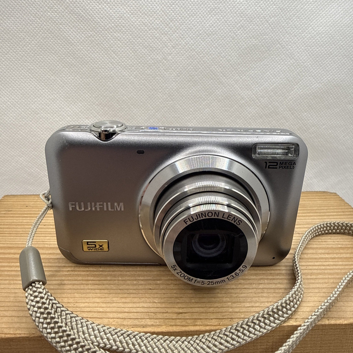 Fujifilm FinePix JX210 12MP Digital Camera Tested + Charger Battery 4GB SD Card