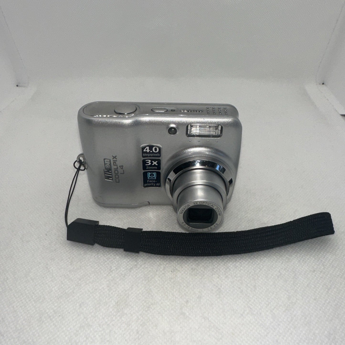 Retro Nikon Coolpix L4 4MP Digital Camera Tested Plus Charger Battery 2GB SD2