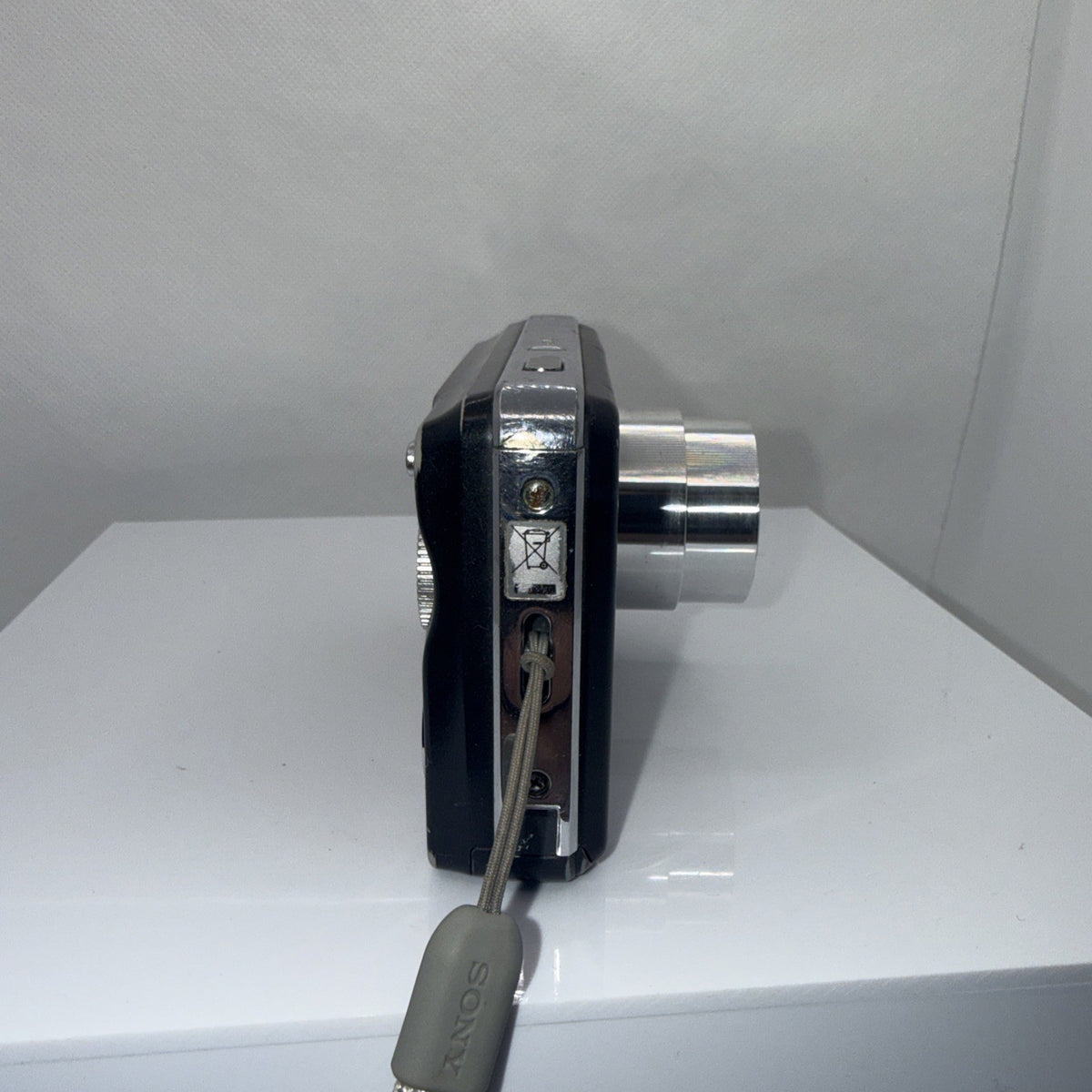 Sony Cyber-shot DSC-W215 12.2MP Digital Camera Tested + Charger Battery Memory