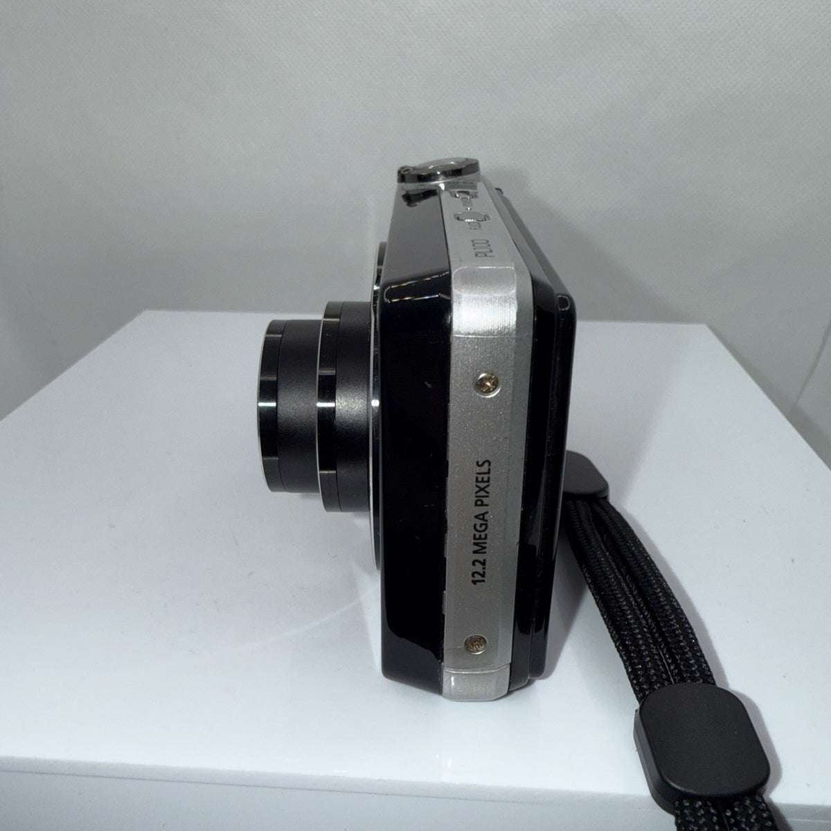 Samsung PL100 12.2MP Selfie Screen Digital Camera Tested + Charger Battery 4GB