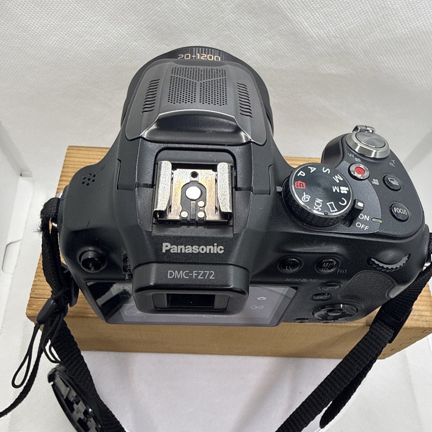 Panasonic Lumix DMC-FZ72 16.1MP Digital Bridge Camera *Minor Lens Issue - Tested