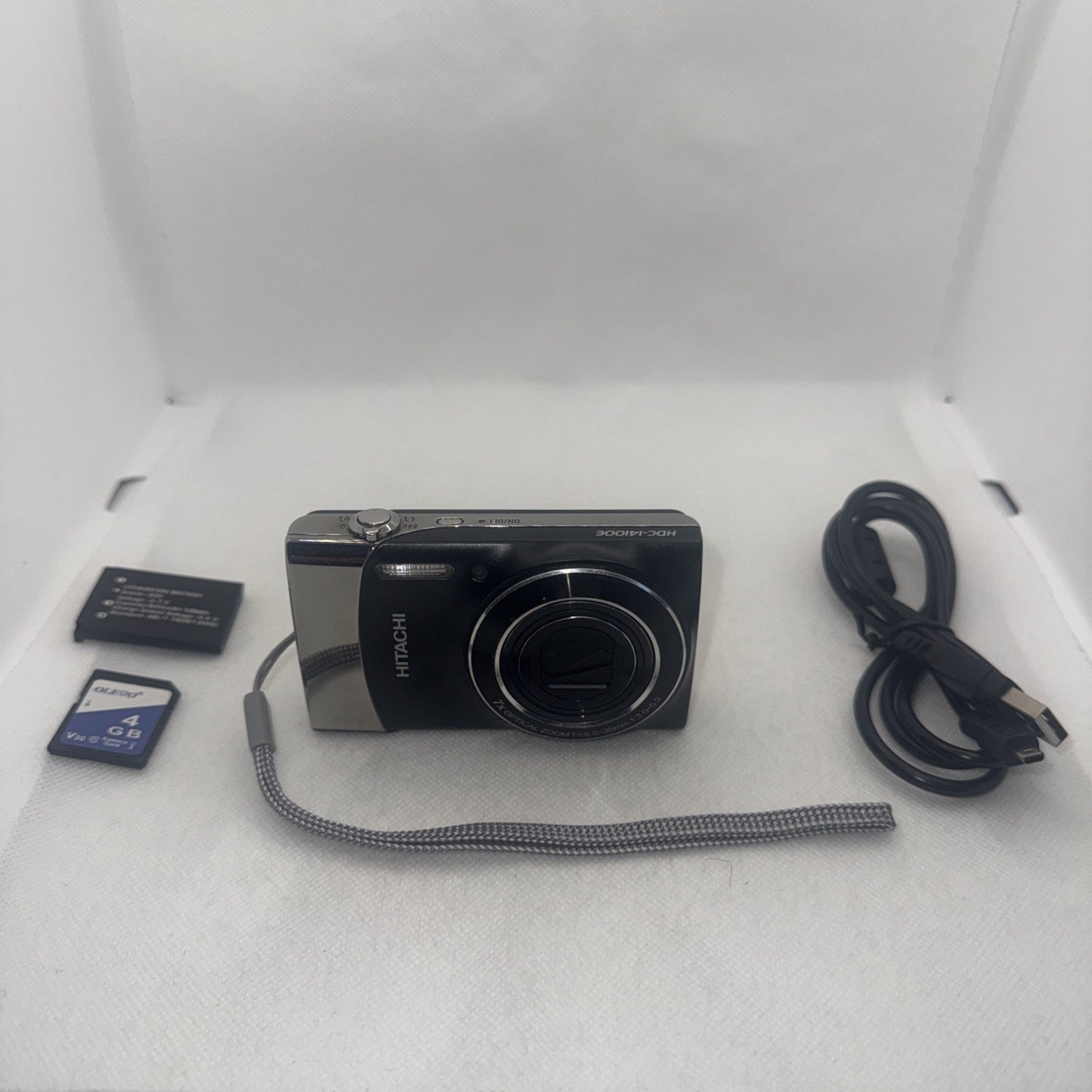 Y2K Digicam Hitachi Digital Camera HDC-14100E 14.1MP Tested + Charger Battery SD0