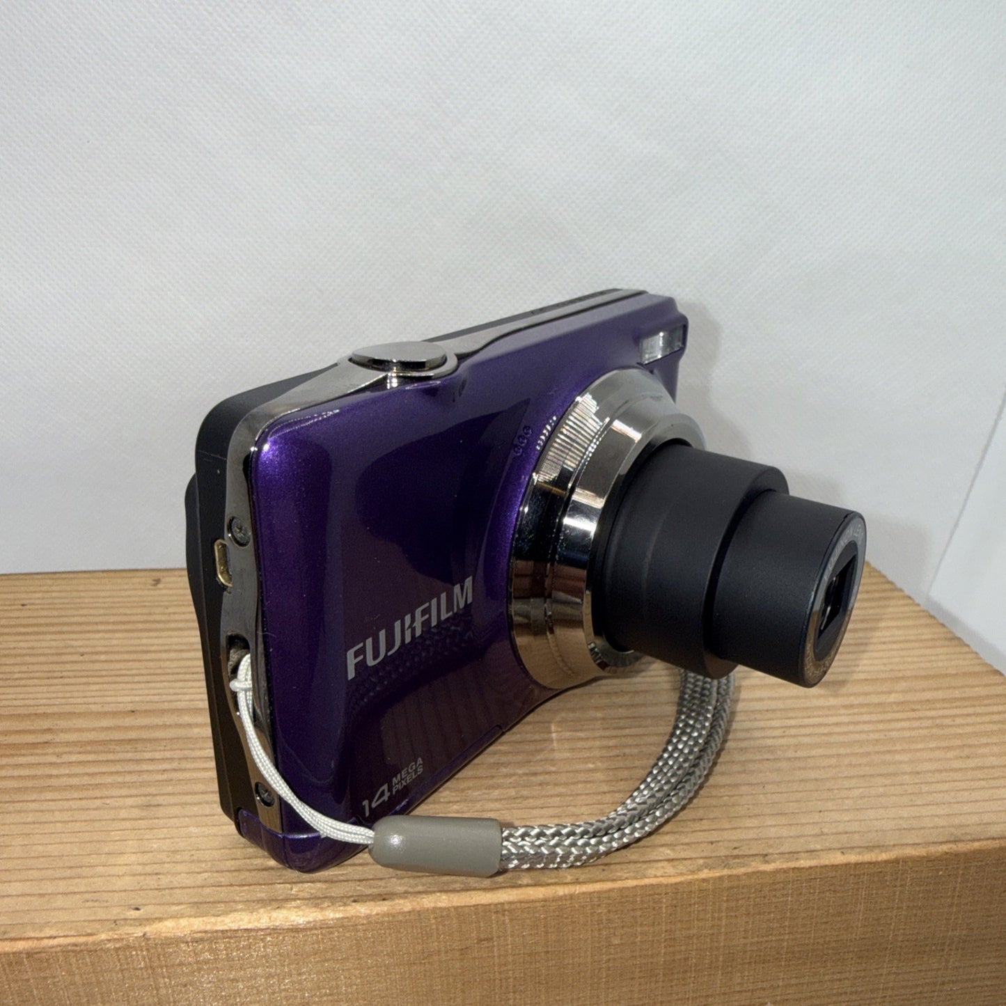 Fujifilm Digital Camera FinePix JV300 14.0MP Purple Tested + Charger Battery 4GB