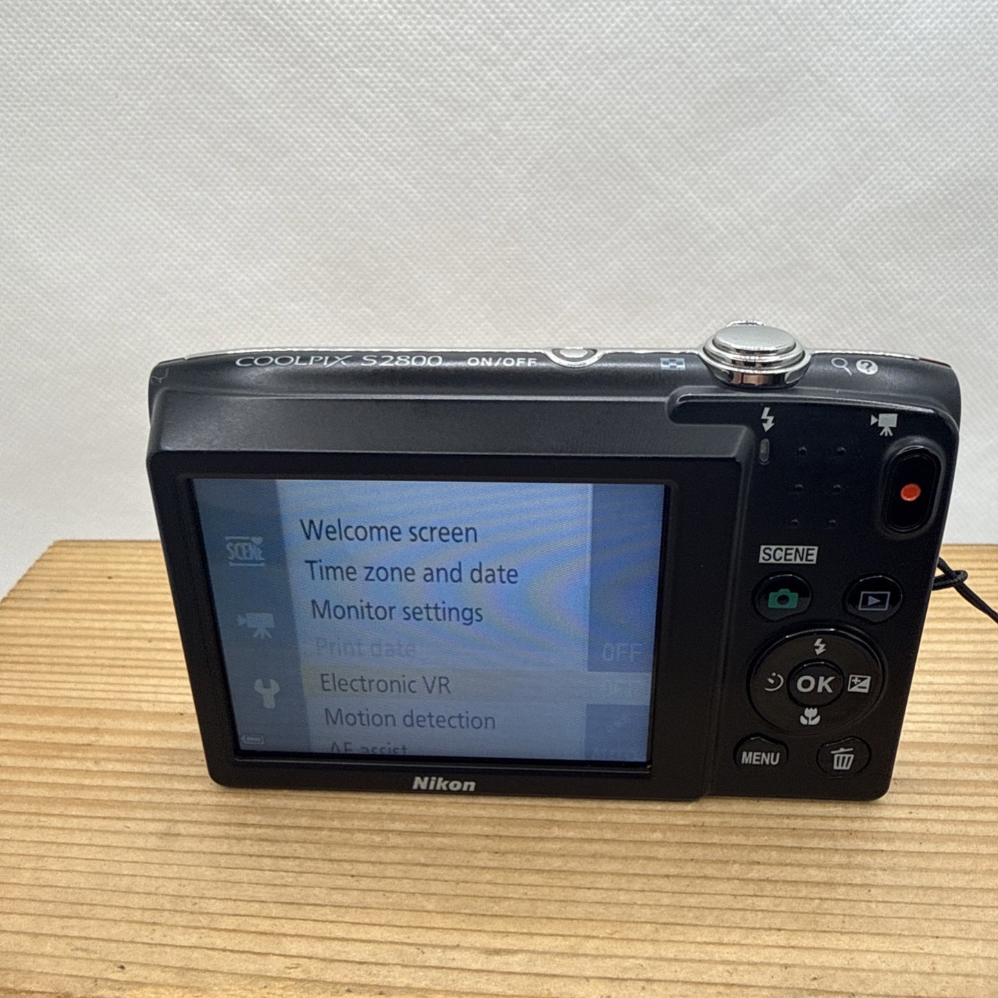 Nikon Coolpix S2800 20.1MP Digital Camera Working + Charger Battery 4GB - VGC