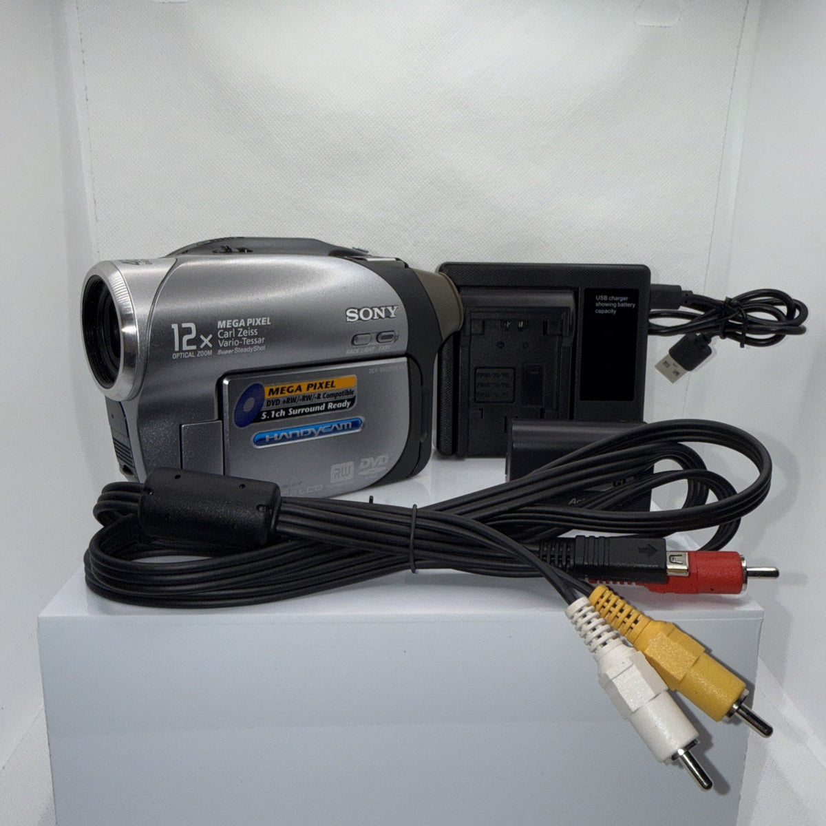Sony DCR-DVD202E DVD Handycam Tested Working + Battery Charger Video Cable
