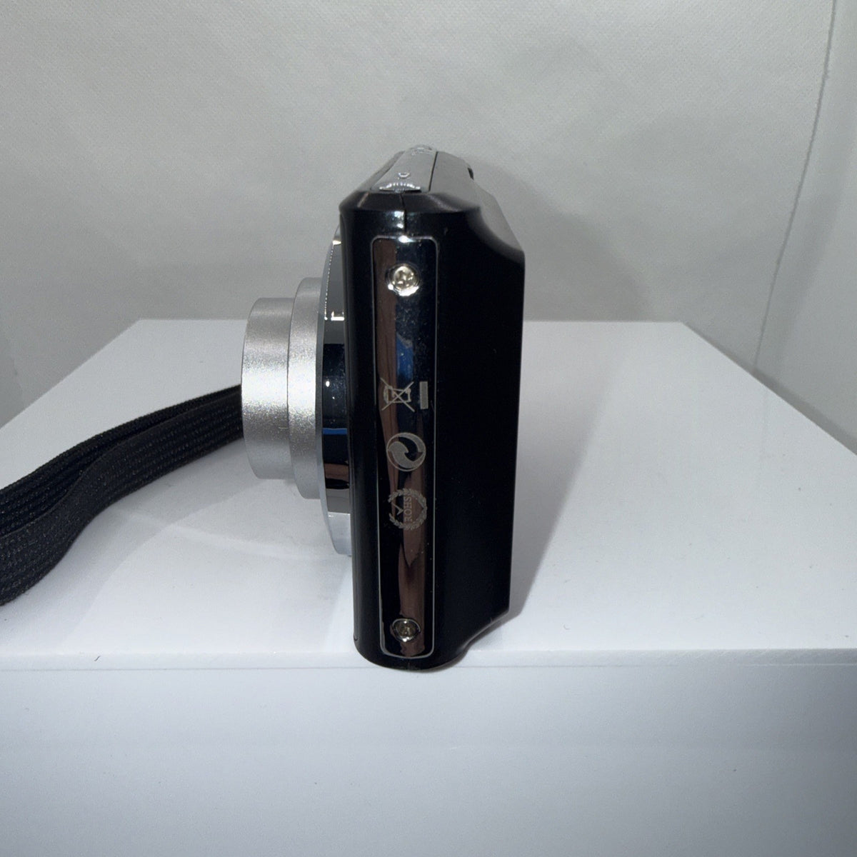 Polaroid Digital Camera iE826 18.1MP Tested + Charger Battery Case 4GB SD