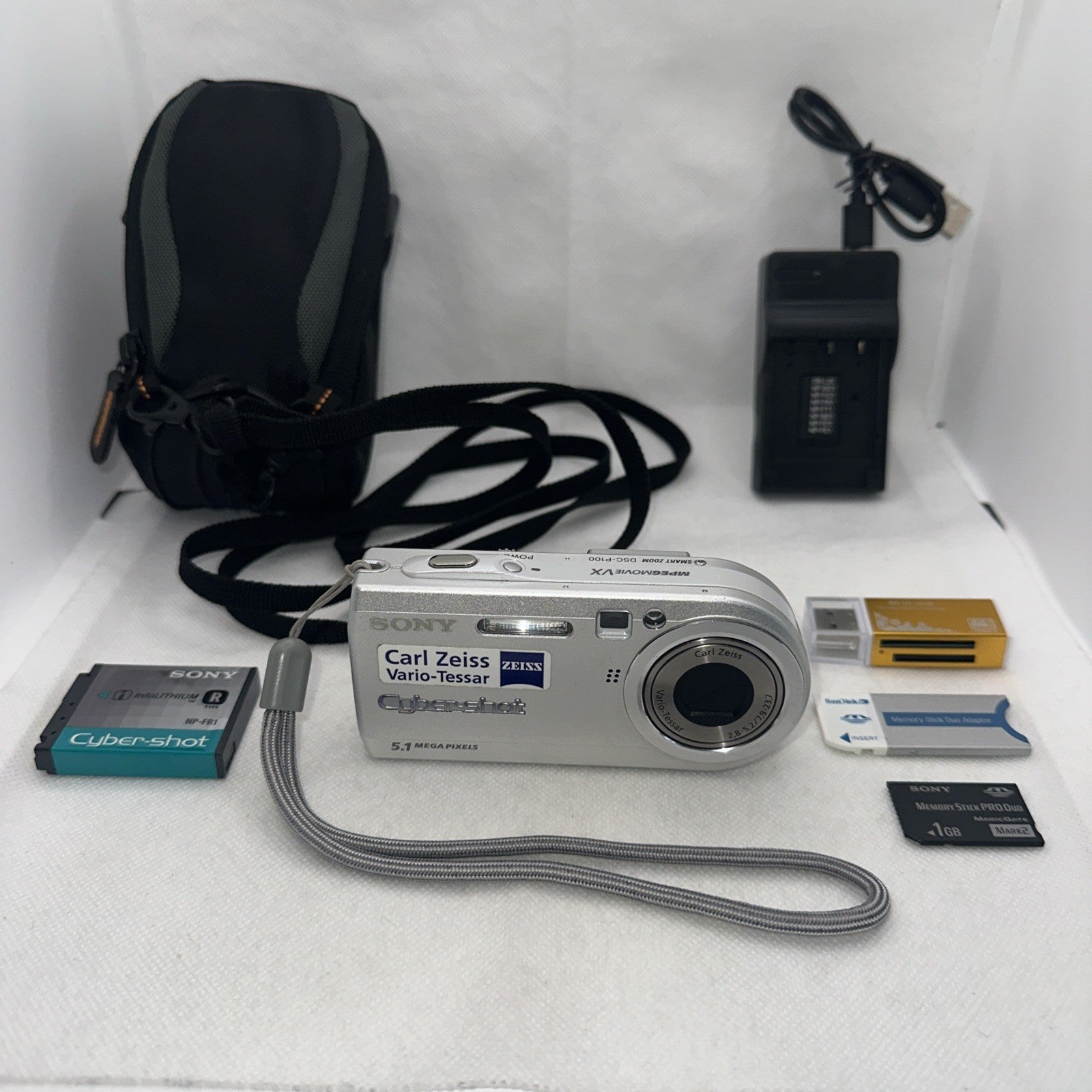 Sony Cybershot DSC-P100 5MP Digital Camera Tested + Charger Battery Memory Case0