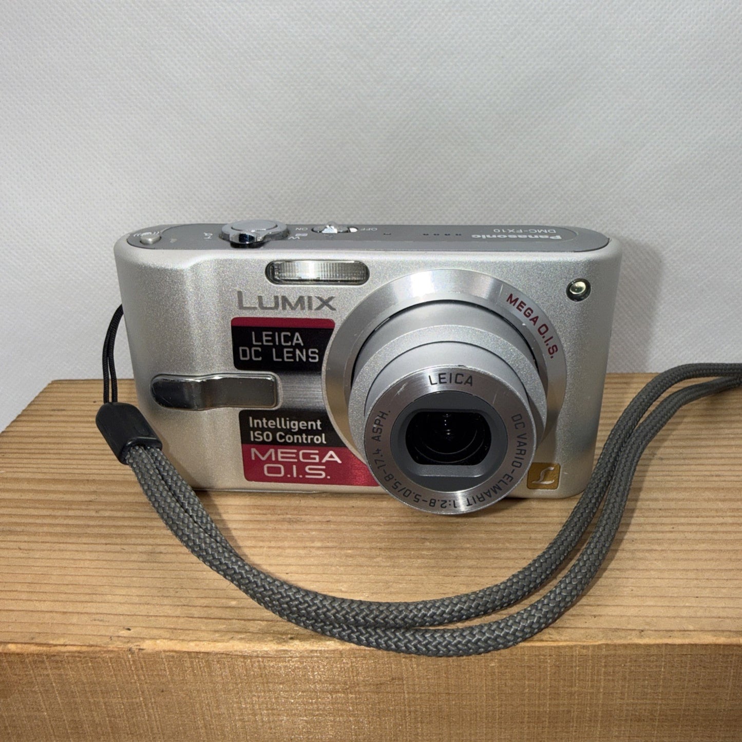 Panasonic Lumix DMC-FX10 6.0MP Digital Camera Tested + Charger Battery 4GB Case