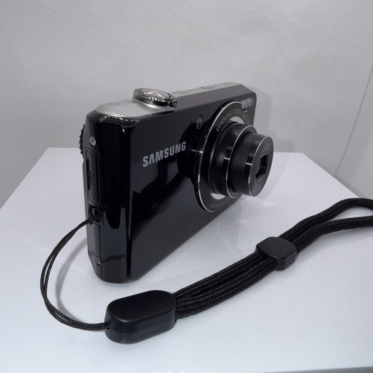 Samsung PL100 12.2MP Selfie Screen Digital Camera Tested + Charger Battery 4GB