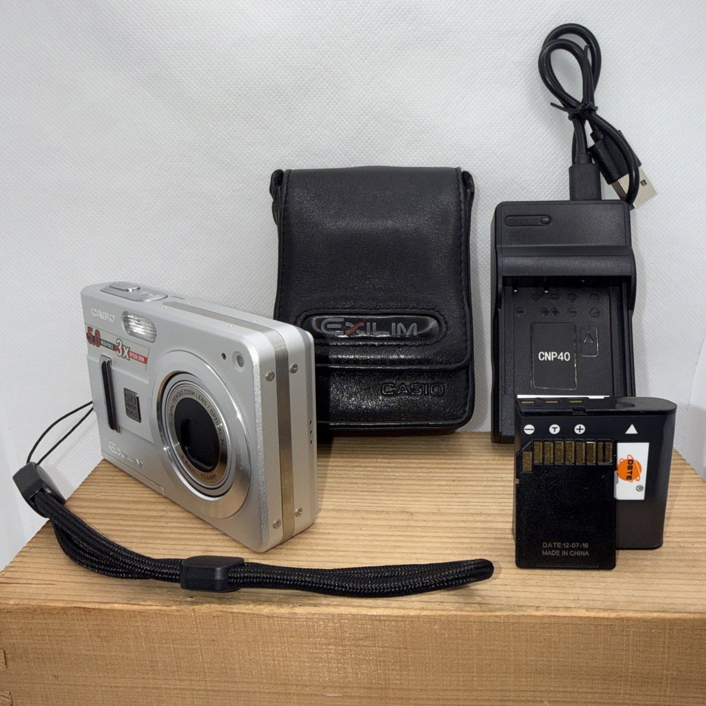 Casio Exilim EX-Z57 5MP Metal Digital Camera Tested + Charger Battery SD & Case