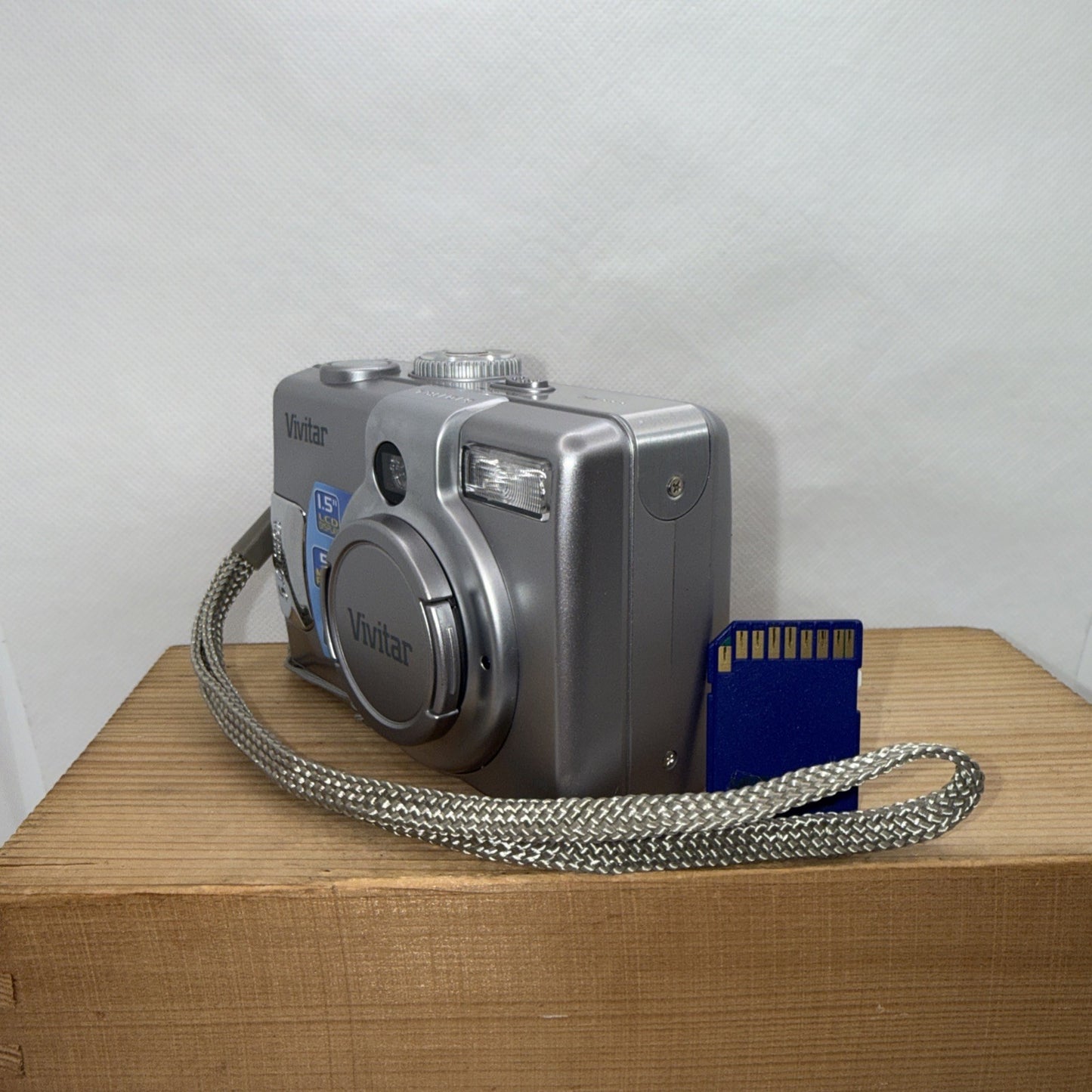 Vivitar Digital Camera Vivicam 3935 5.0MP Silver Tested Plus 1GB SD Memory Card