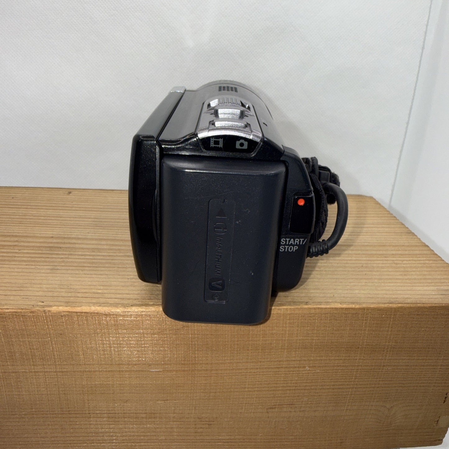 Sony HDR-CX190 Camcorder Tested Working + Charger Battery SD Card Case