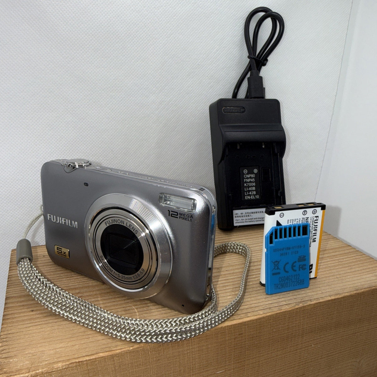 Fujifilm FinePix JX210 12MP Digital Camera Tested + Charger Battery 4GB SD Card