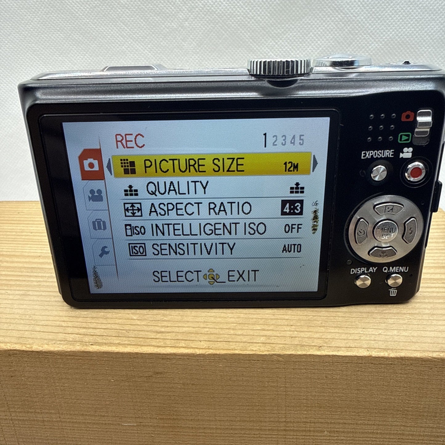 Panasonic Lumix DMC-TZ10 Digital Camera Tested *Minor screen issue + Accessories