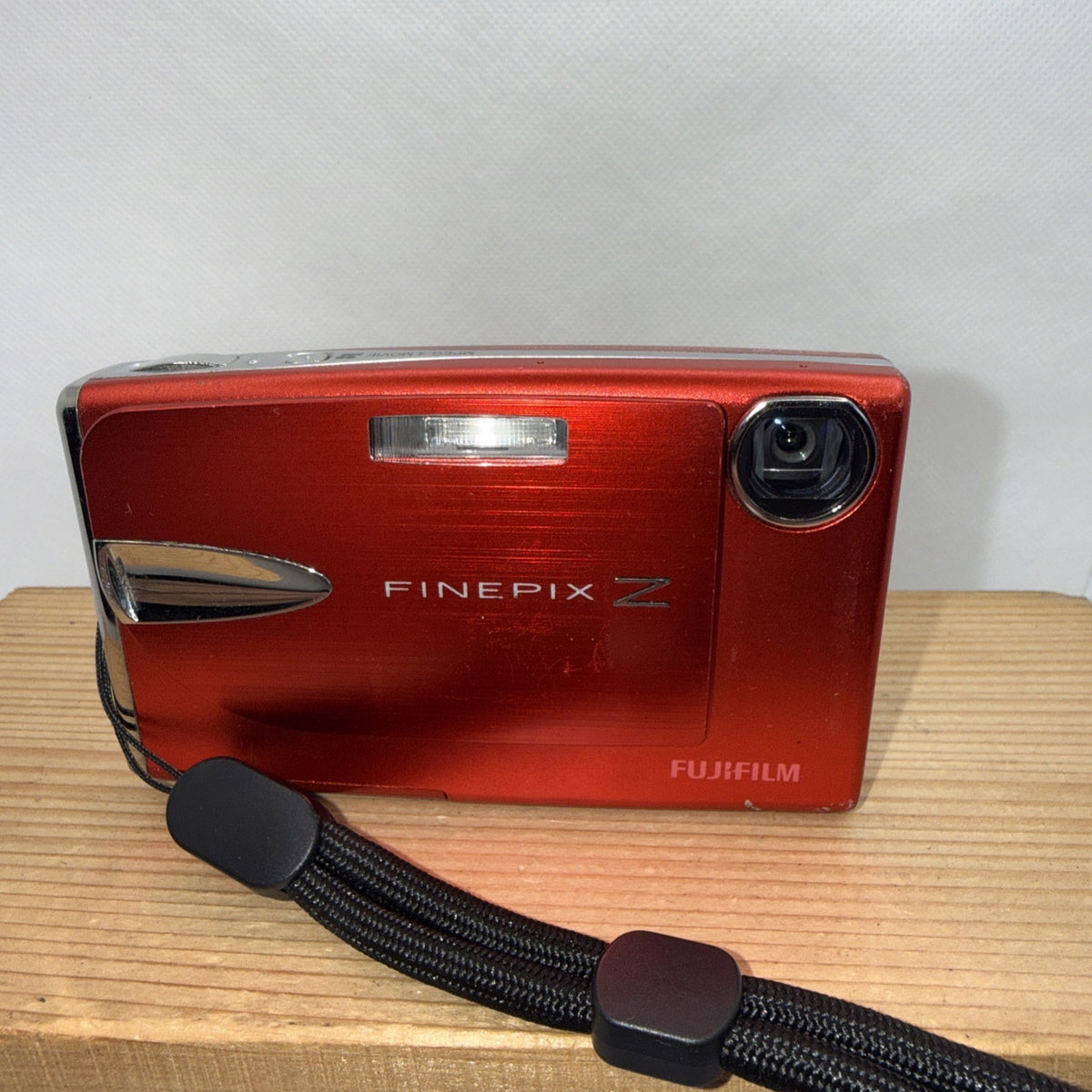 Fujifilm Finepix Z20fd 10MP Digital Camera Red Tested + Charger Battery 4GB SD