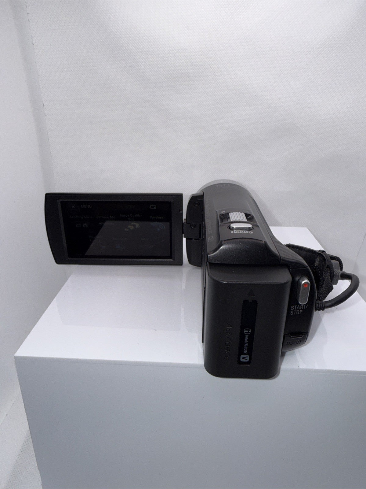 Sony Handycam HDR-CX450 9.2 MP HD Camcorder Tested + Battery Charger 64GB SD