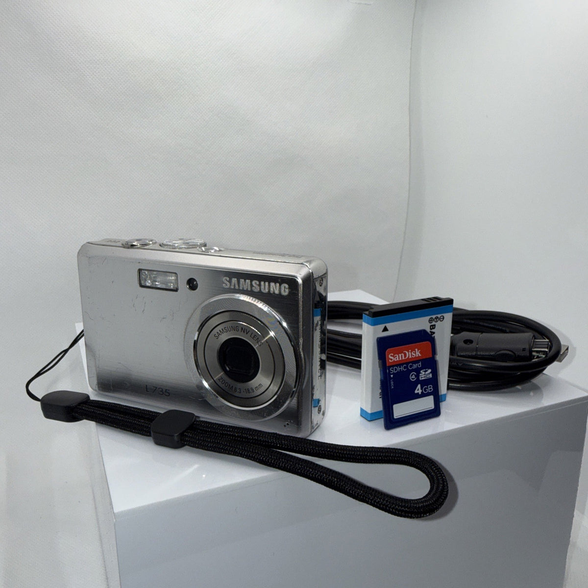 Samsung L735 7.2MP Digital Camera Tested Working + Charger Battery 4GB SD Card