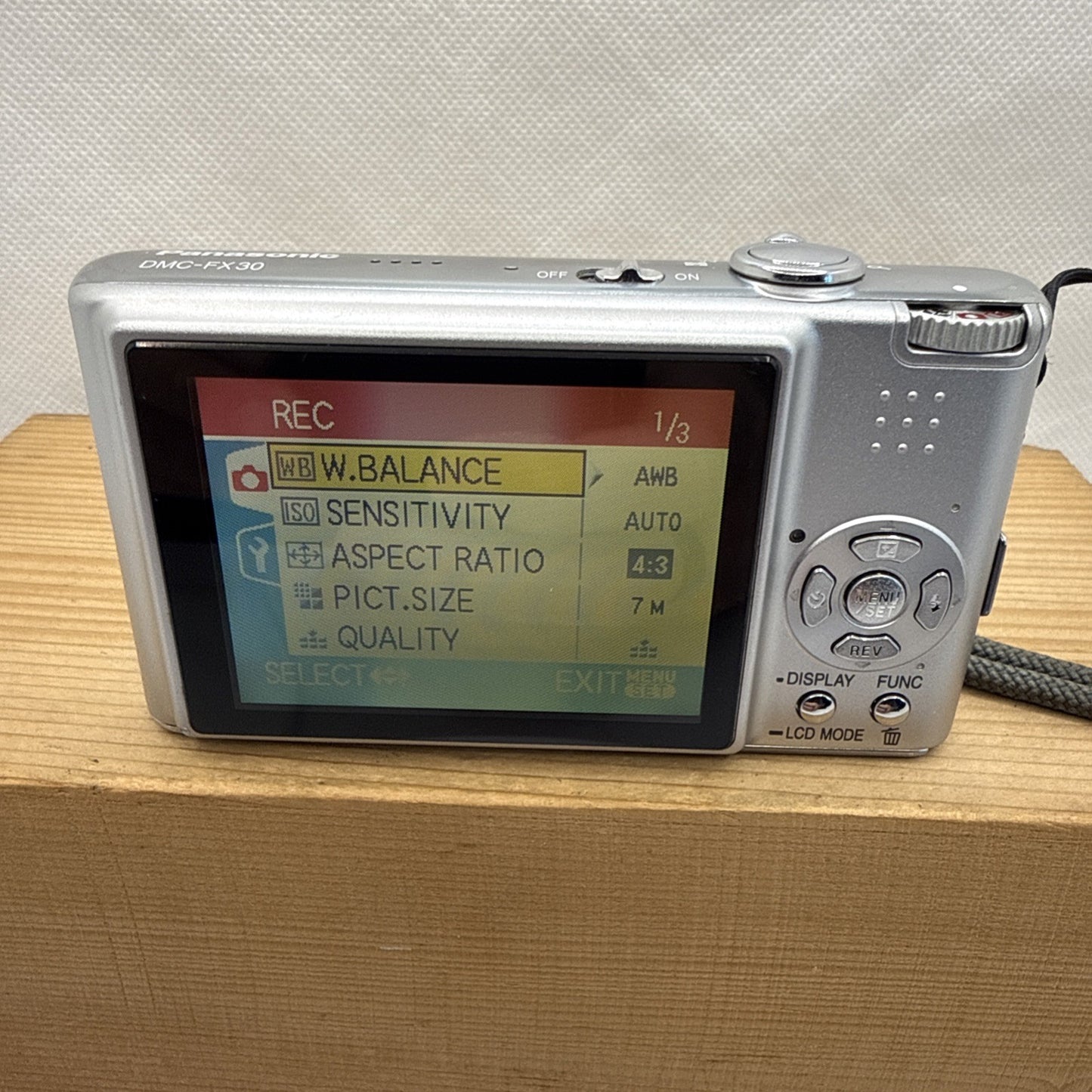 Panasonic Lumix DMC-FS30 14.1MP Digital Camera Tested + Charger Battery 4GB SD