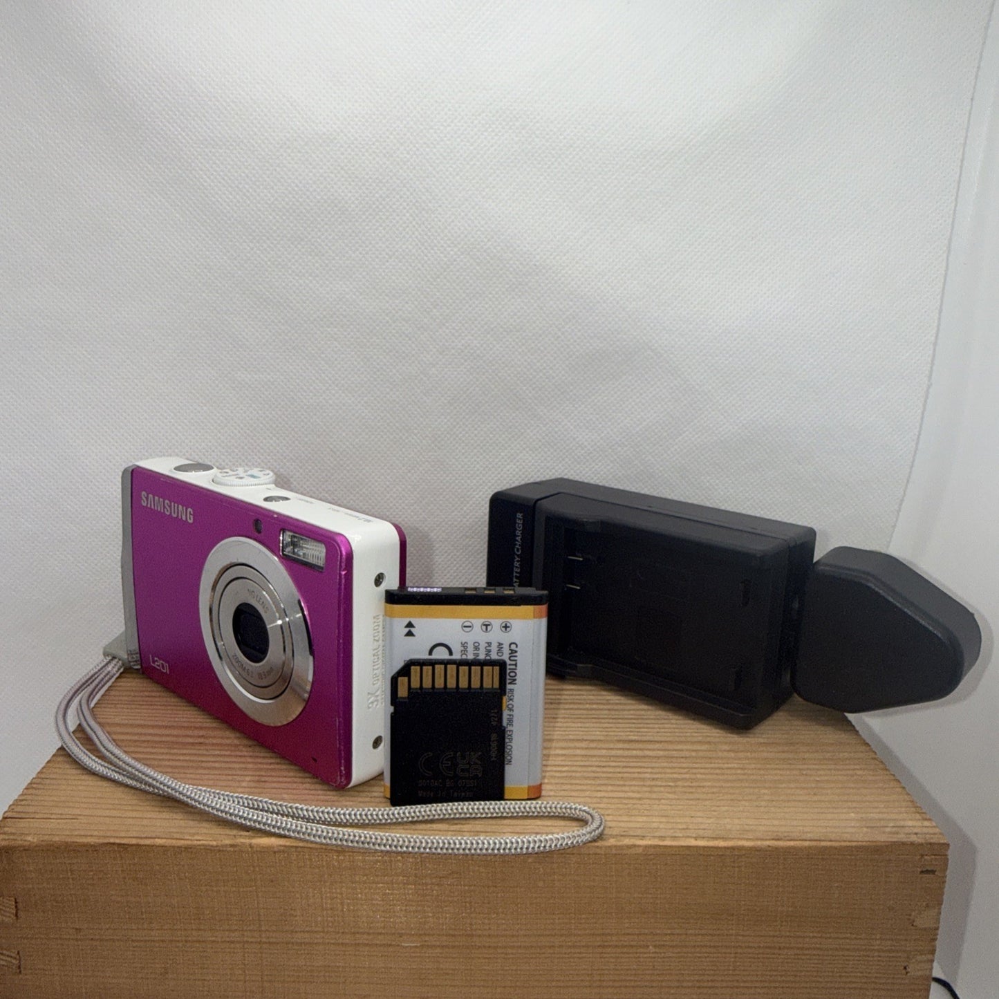 Samsung L201 10.2MP Pink Digital Camera Tested Working + Charger Battery 4GB SD