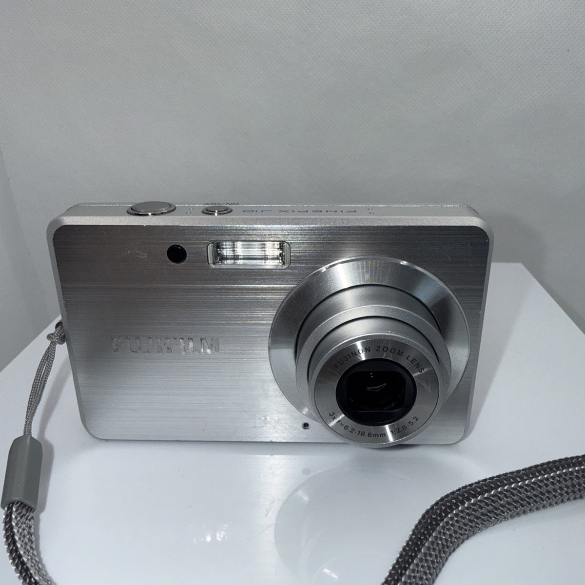 Fujifilm FinePix J10 8.2MP Digital Camera + Charger Battery 8GB SD Card Working