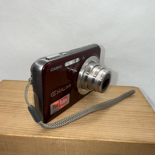 Casio EXILIM CARD EX-S880 8.1MP Digital Camera Tested + Charger Battery 1GB SD1