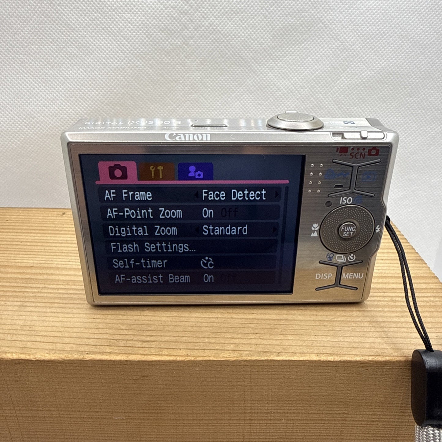 Canon IXUS 90 IS PowerShot 10MP Digital Camera Tested + Charger Battery 4GB SD