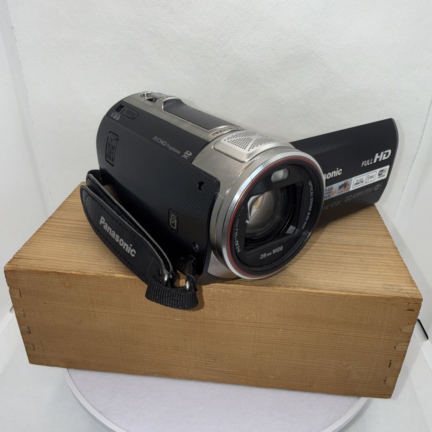 Panasonic HC-V720 Digital Video Camera Tested 46x i.Zoom Hybrid O.I.S + Bundle