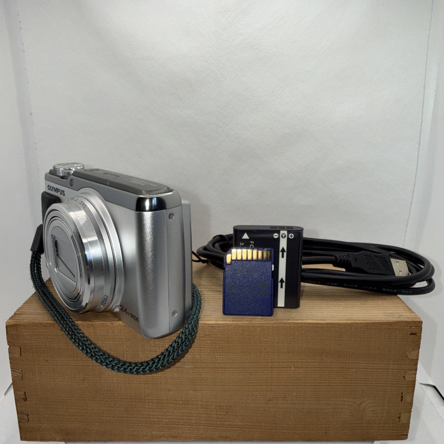 Olympus Stylus SH-60 16MP Digital Camera Working VGC + Charger Battery 4GB SD