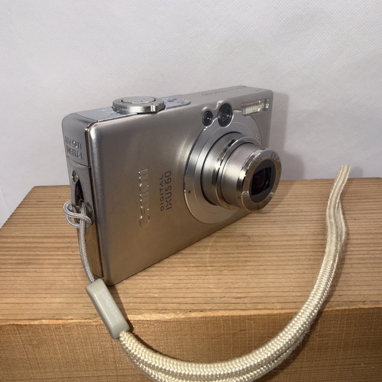Canon Ixus 60 6MP Digital Camera Tested Plus Charger Battery 2GB SD Card Japan