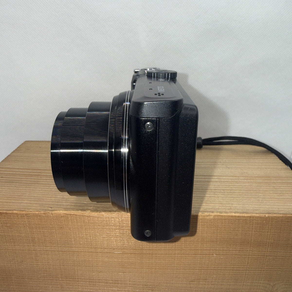Samsung WB700 14.2MP Digital Camera Tested Working + Charger Battery 4GB SD
