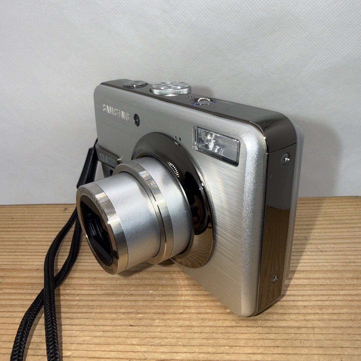 Samsung L313 13.6MP Digital Camera Tested + Charger Battery 4GB SD Card VGC