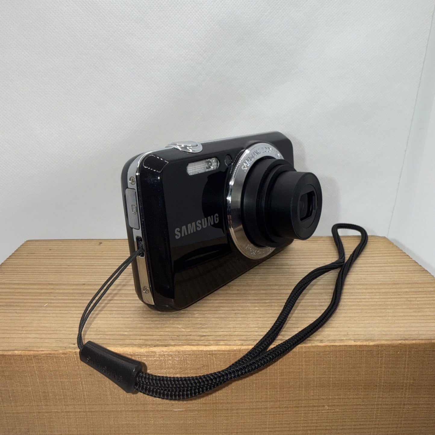 Samsung ES80 Compact Digital Camera 14.2MP Tested + Charger Battery 4GB SD Card
