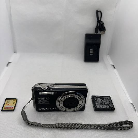 Ricoh Digital Camera Caplio R7 8.2MP Tested Plus Charger Battery 16GB SD VGC0