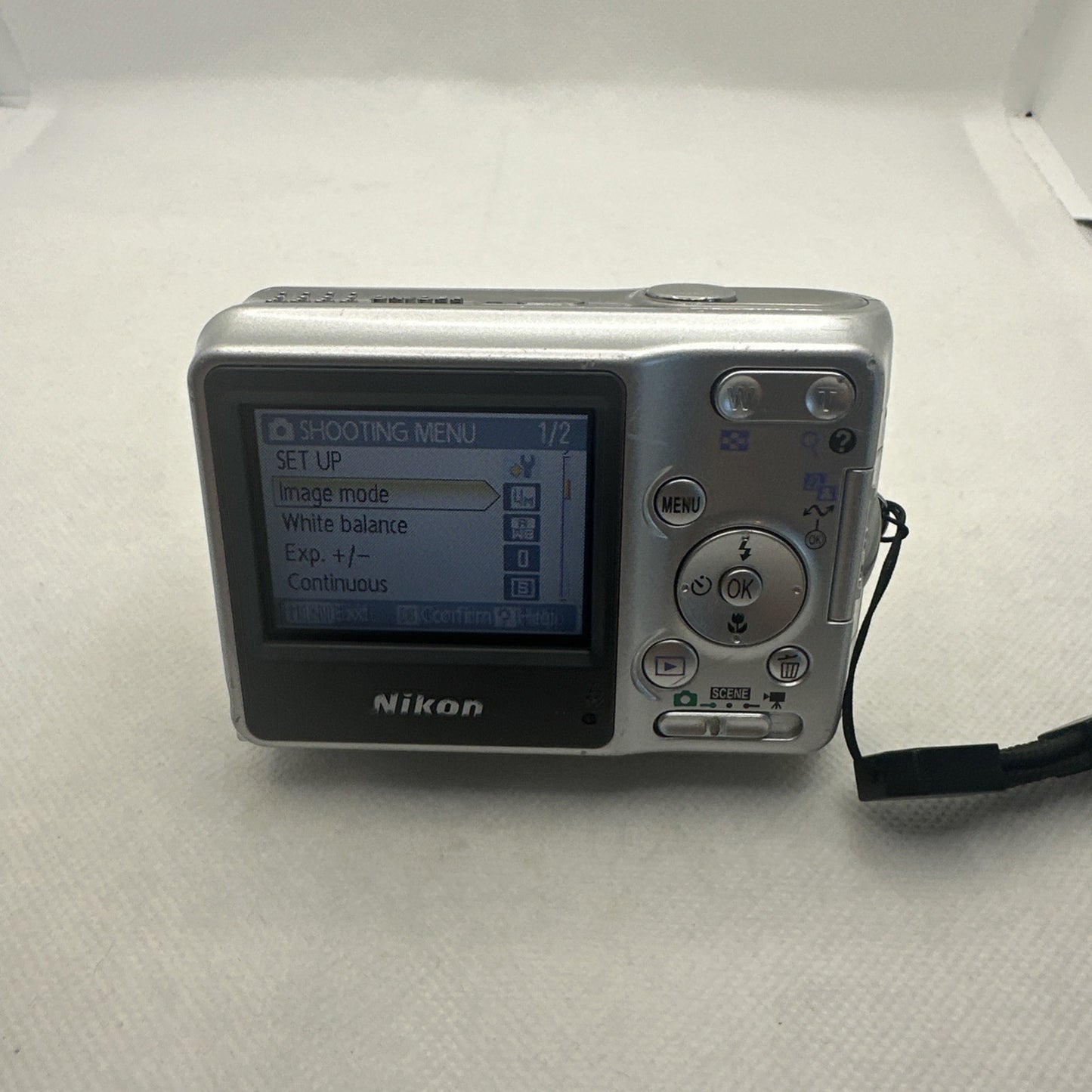 Retro Nikon Coolpix L4 4MP Digital Camera Tested Plus Charger Battery 2GB SD4