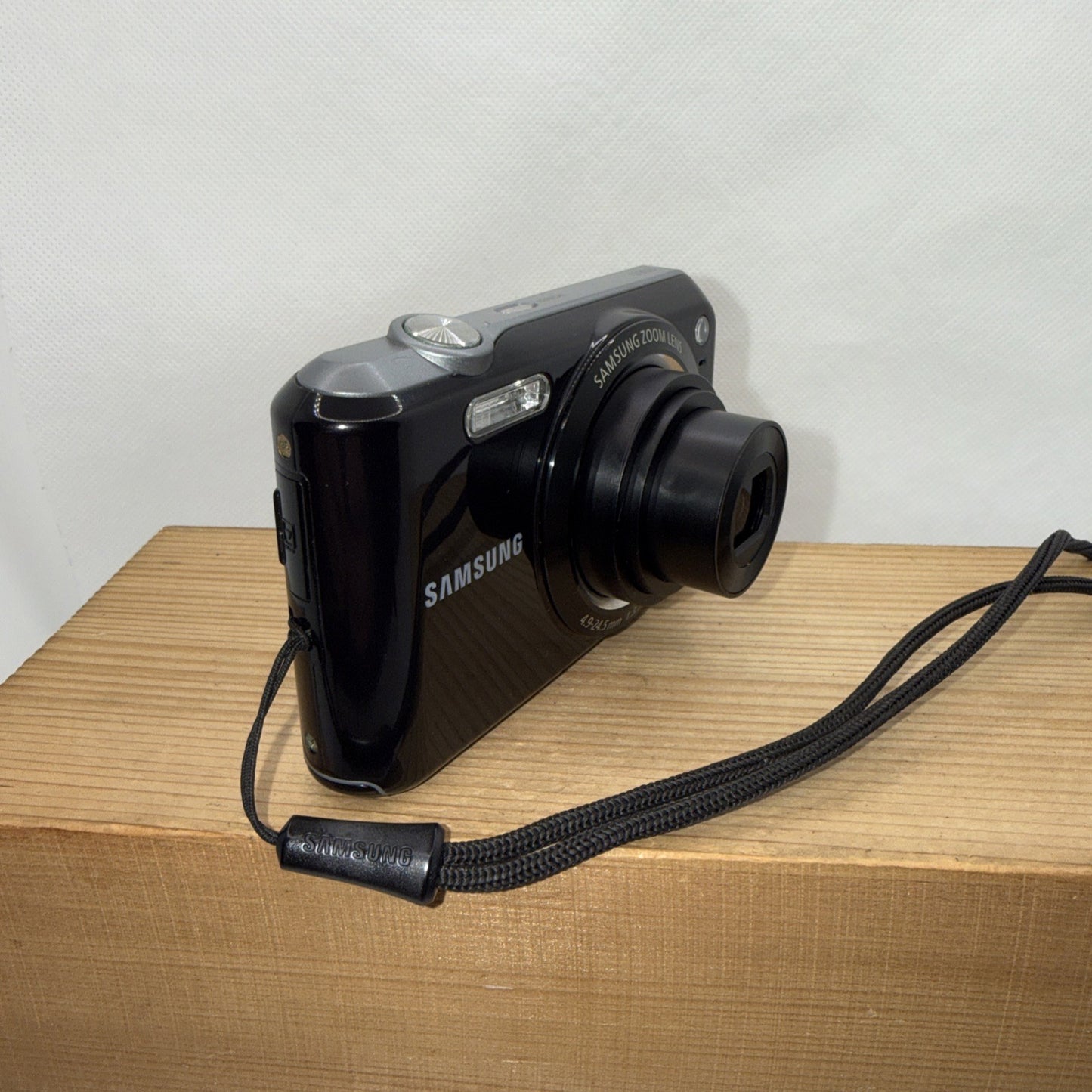 Samsung ES65 10.3MP Digital Camera Tested + Charger Battery 4GB SD Memory Card