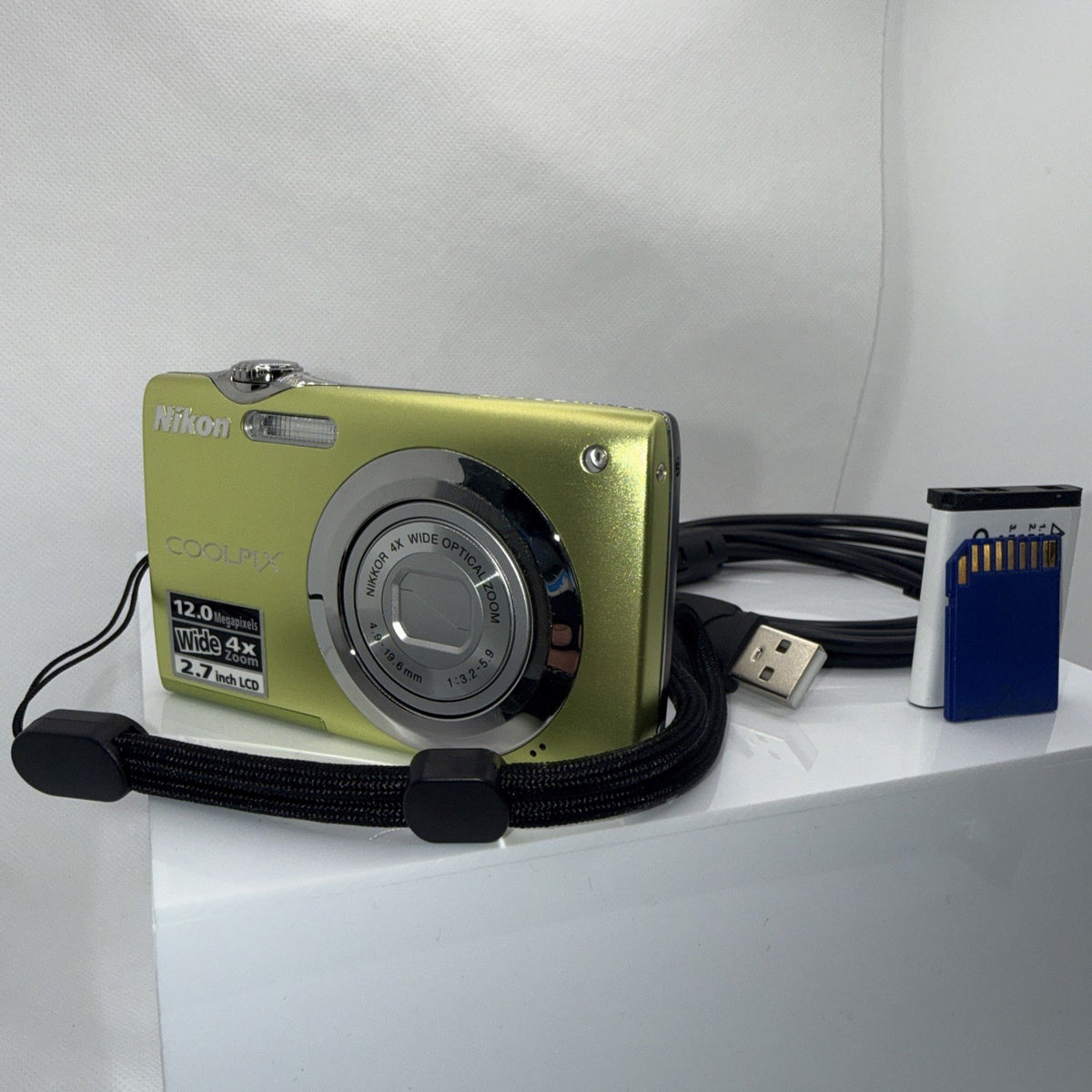 Digital Camera Nikon Coolpix S3000 12MP Tested + Charger Battery 16GB SD vgc