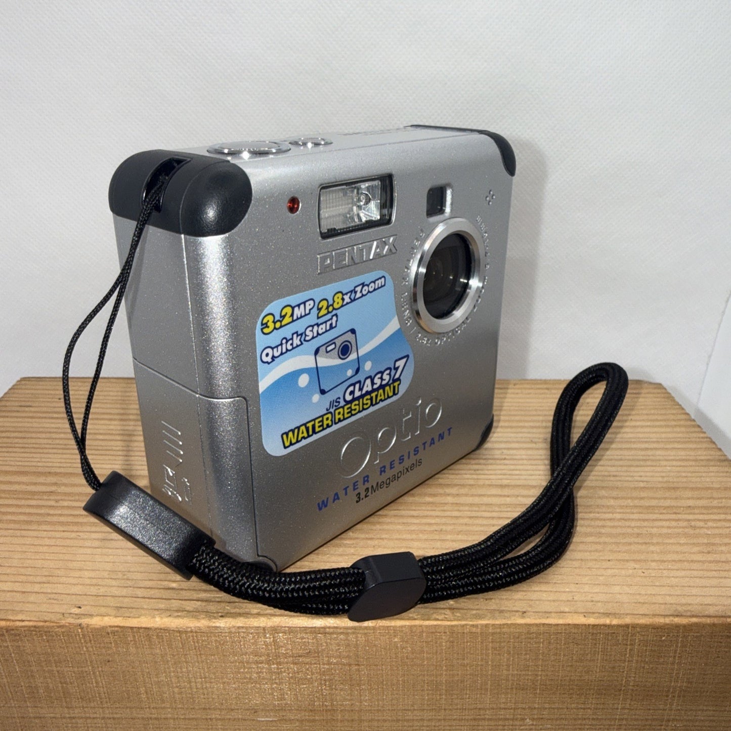Pentax Underwater Digital Camera Optio 33WR 3.2MP Tested Working + 2GB SD