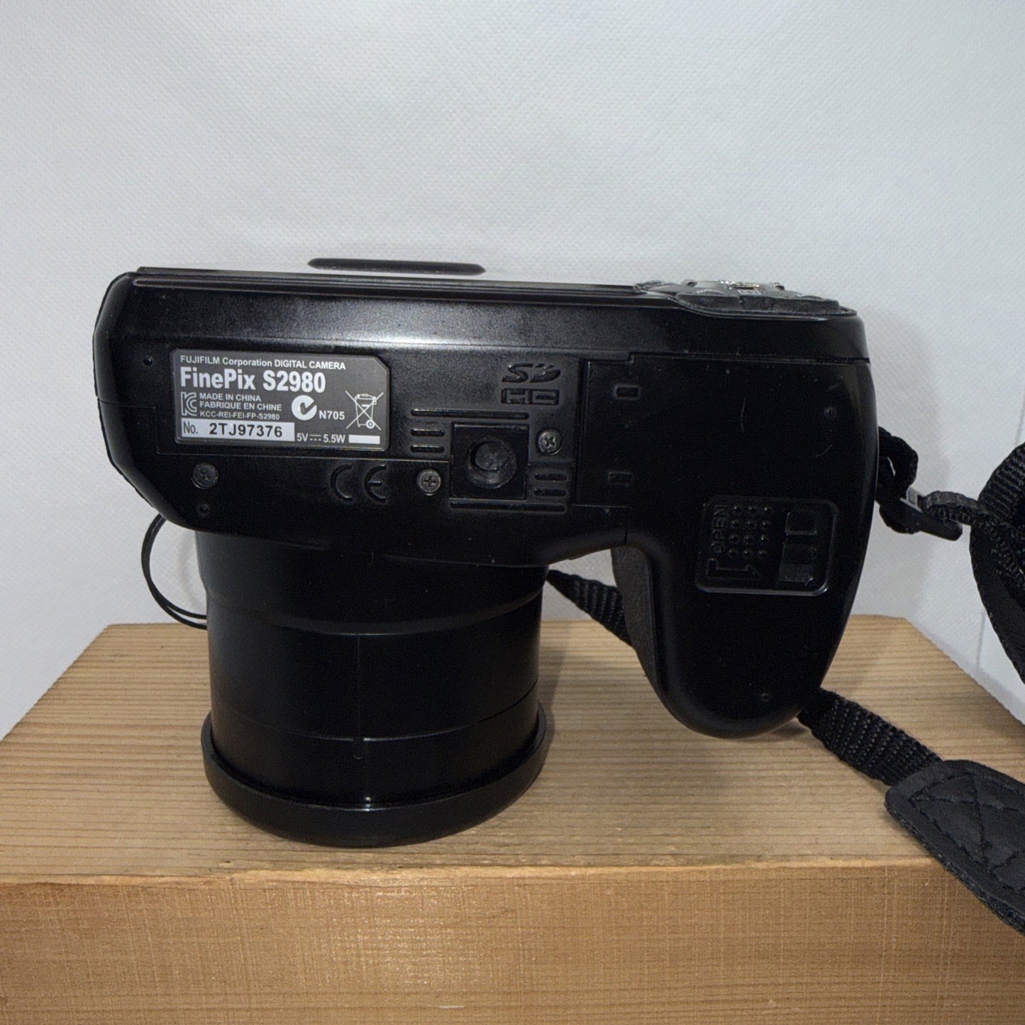 Fujifilm FinePix S Series S2980 Digital Camera 14MP Tested Working + 4GB SD