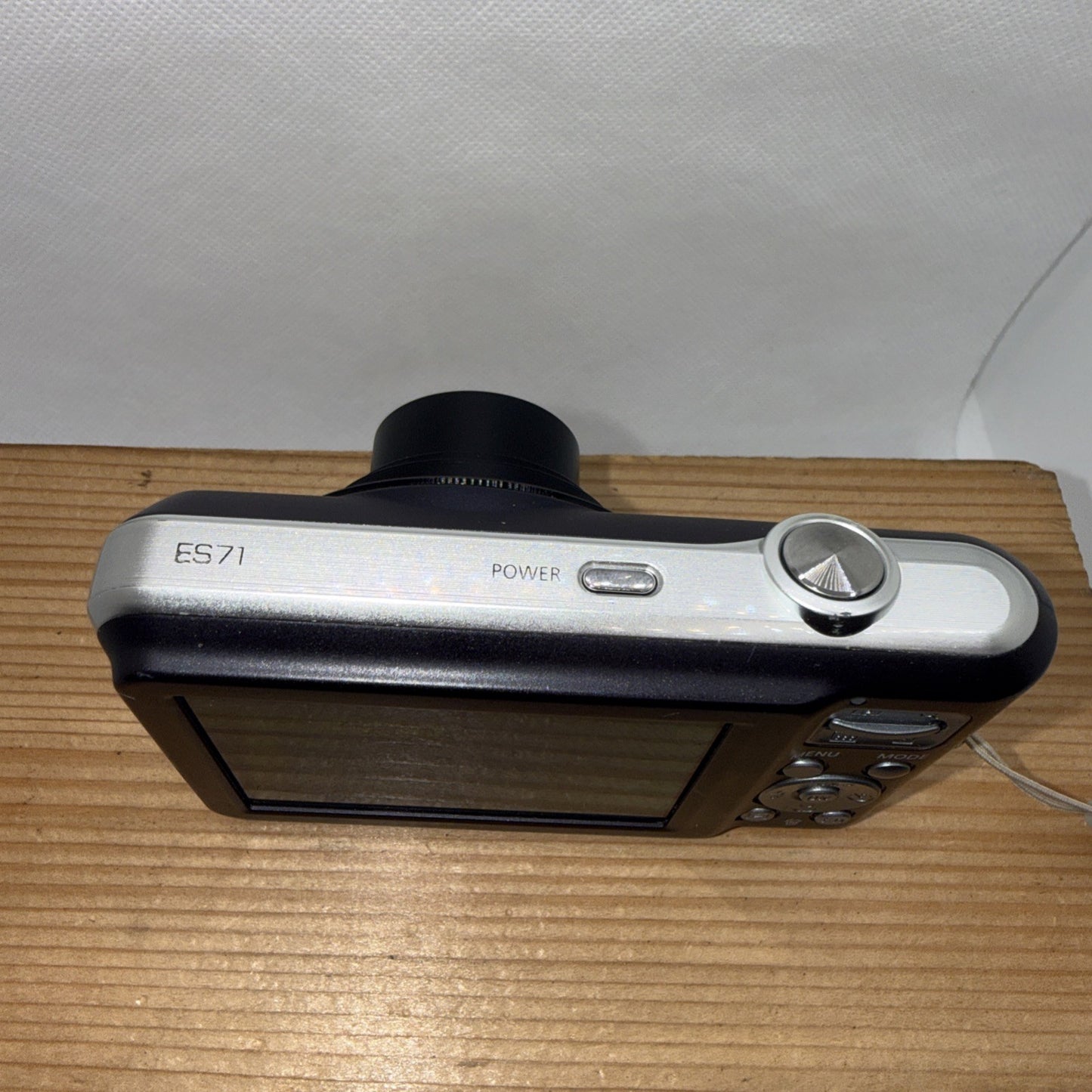 Samsung ES71 12.2MP Digital Camera Tested Working + Charger Battery 4GB SD Card